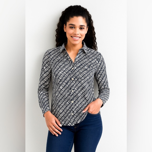 Chico’s Wrinkle-Resistant Black White Abstract Button-Front Shirt | Size 3 (XL) - Picture 3 of 13